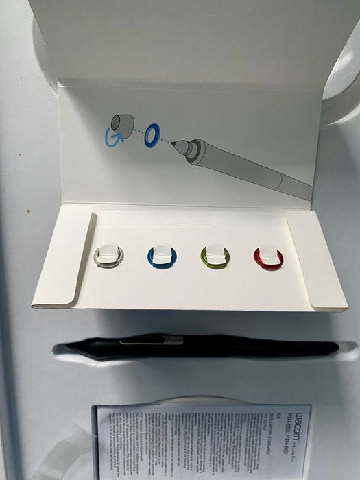 Графічний планшет Wacom Intuos Pro (PTH-660)