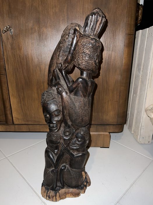 Figurka drewniana ciemna afrykańska