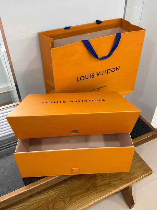 Louis Vuitton - Caixa + Saco