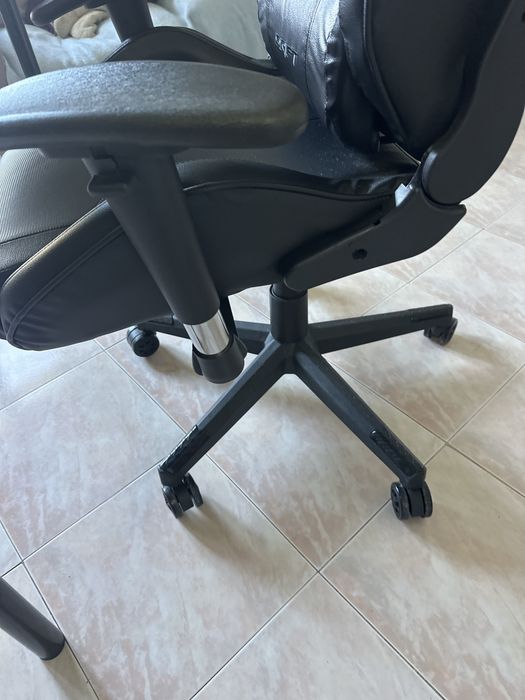 Mesa e cadeira os dois pra e embora rapido pra vim busca no local