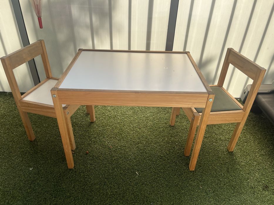 Stolik dzieciecy i 2 krzesełka IKEA
