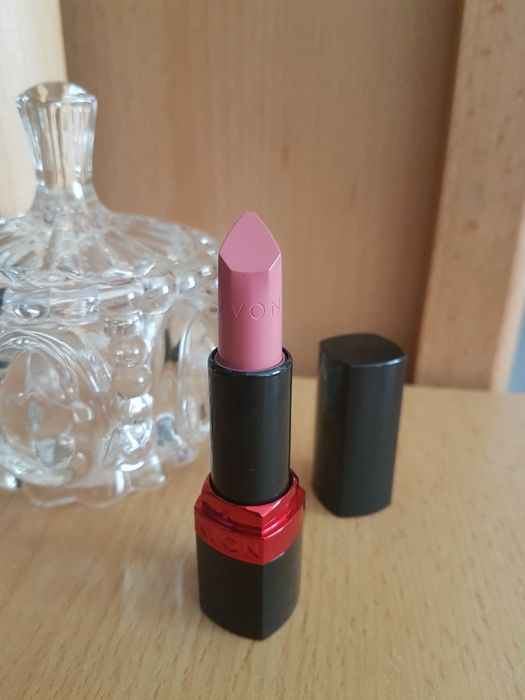 Ultrakremowa szminka Avon Carnation nowa