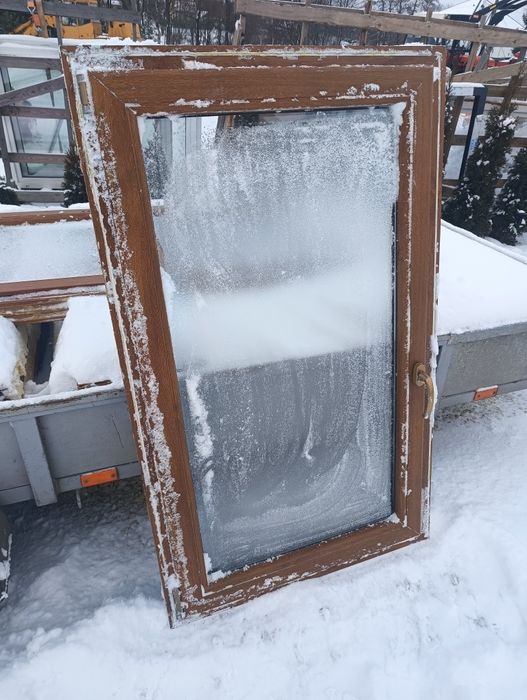 Okno 86x143 złoty dąb rozwierno uchylne plastikowe