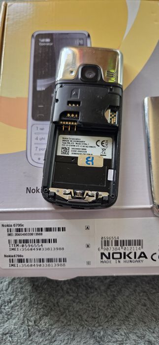 Nokia 6700 Classic  z ładowarką i pudełkiem o pasującym EMAI