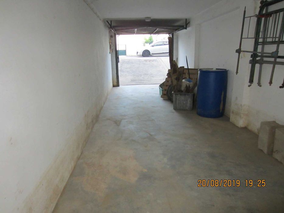 Alugo garagem no centro de Alijó
