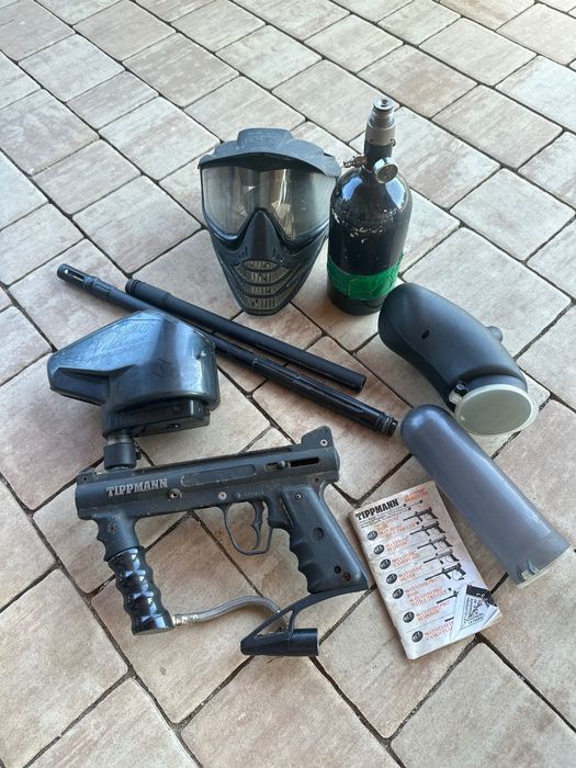 marker Tippmann 98 Custom wraz z osprzętem rekreacyjnym paitball