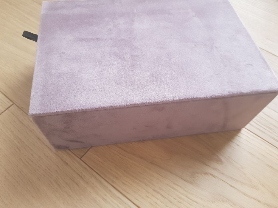 Zamszowy pojemnik na biżuterię i drobiazgi Nowy, bardzo pojemny