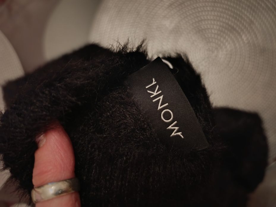 Piękny puszysty sweter z golfem nowy wycięcie na plecach S/M
