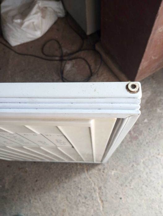 Ущiльнувач дверi на малу морозилку