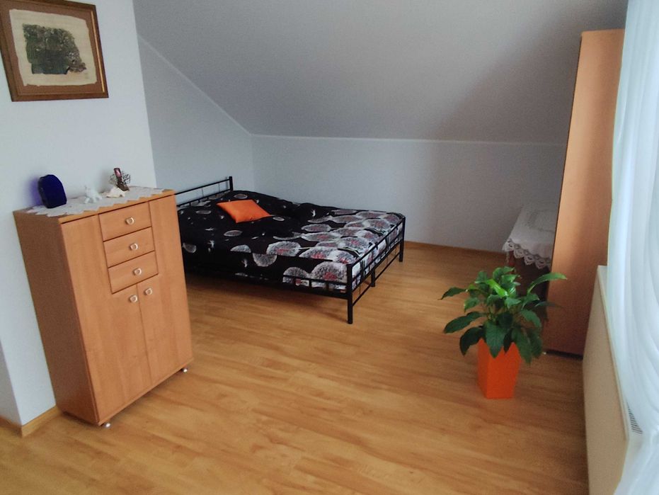 Dom dwurodzinny z garażami i dużą działką