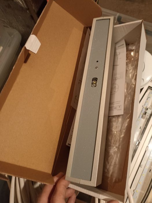 Oprawy awaryjne, czujniki zbliżeniowe