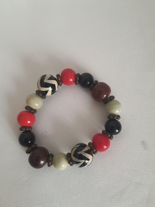 Pulseiras a 2€ e 4€