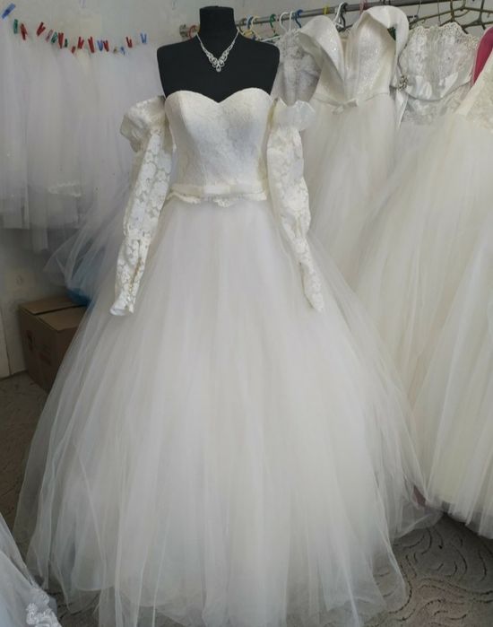 Весільна сукня 44-46 розмір S-М, колір молочний.  Свадебное платье