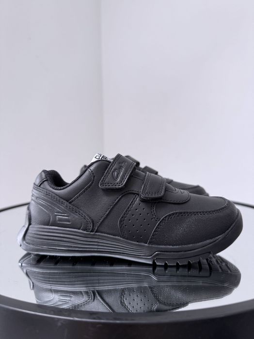 Кожаные детские  качественные кроссовки на липучках Clarks 29р