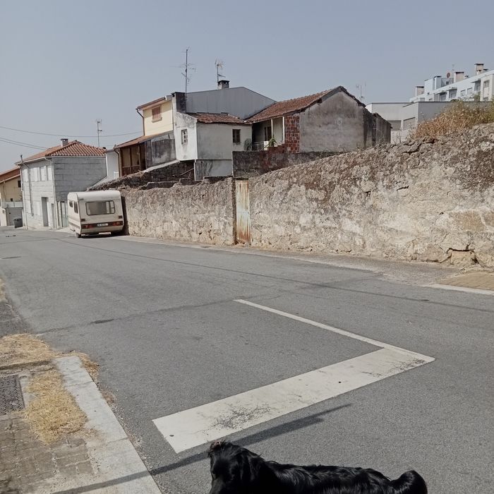 Moradia em Chaves Recuperar 400m

Sta Cruz / Trindade