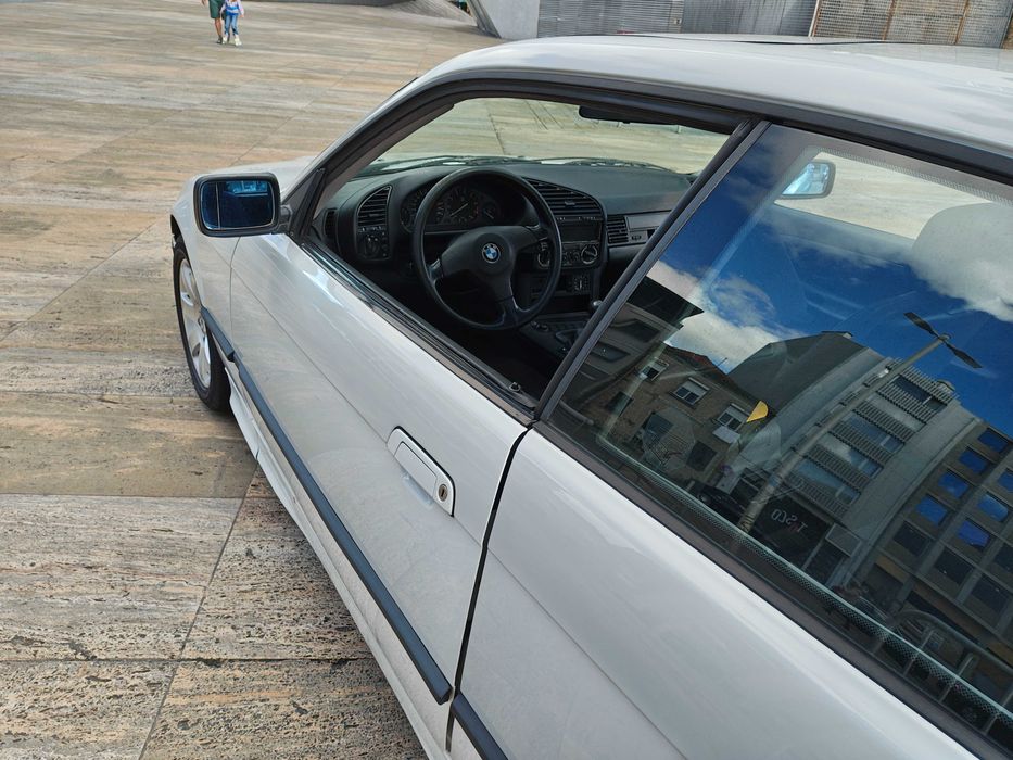 BMW 318 is coupé