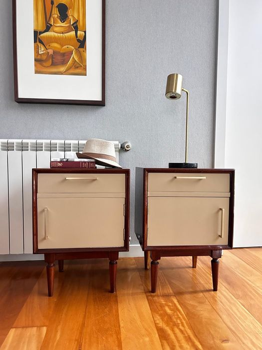 Mesas de cabeceira recuperadas