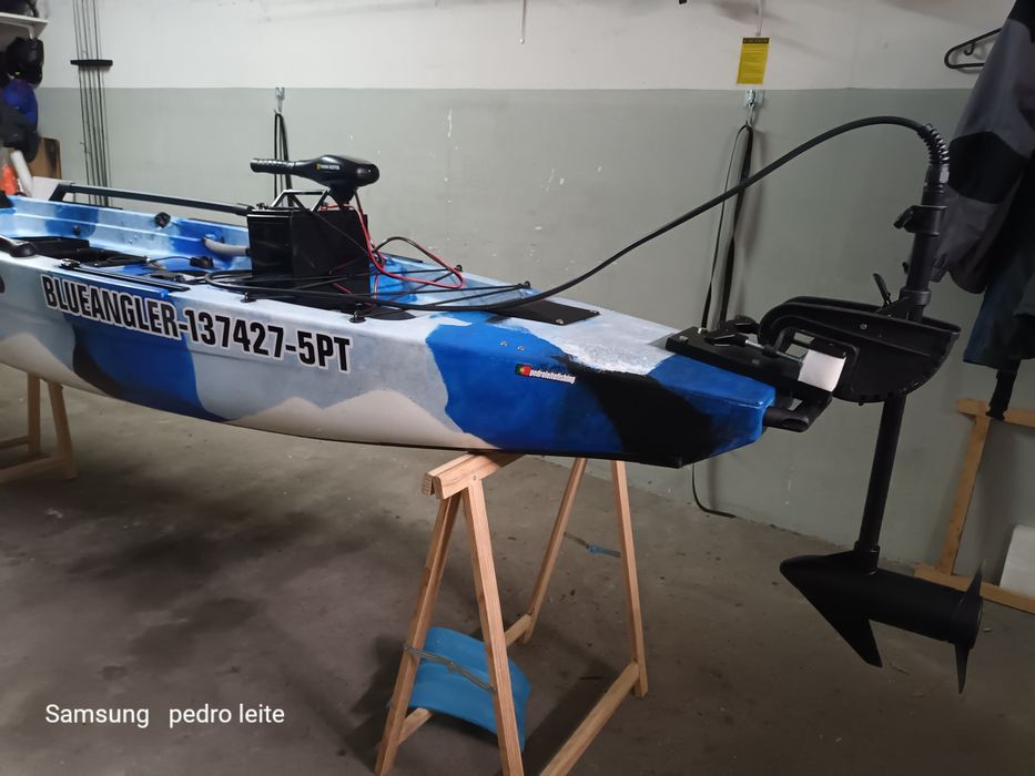 Kayak pesca pedais/ motor pronto a pescar