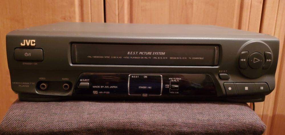 Відеомагнітофон JVC P135EE