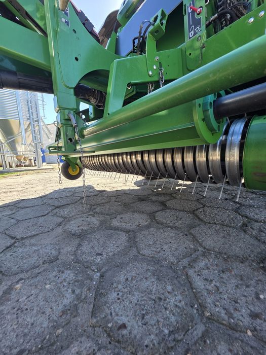 Prasa John Deere V451M