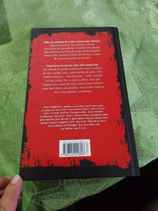 Rapariga Silenciosa. Portes incluídos