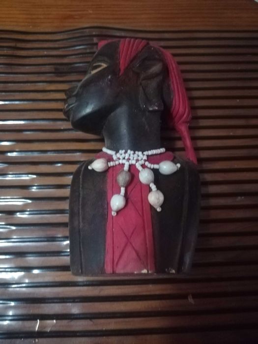 Estatuetas em madeira africana