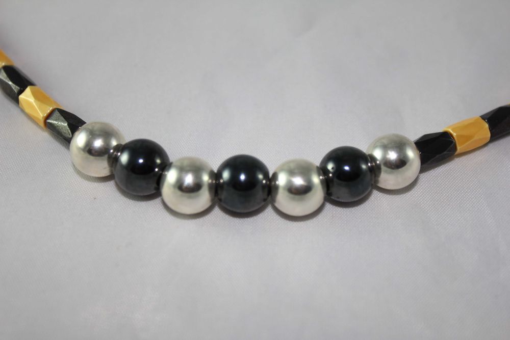 Colar de Hematite Magnética Amarela e Preta com esferas em Prata 925