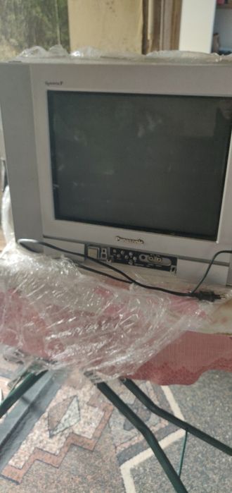 Телевизор не большой стерео Panasonic.