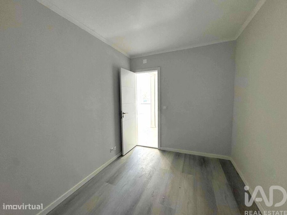 Apartamento T2 em Benfica de 56 m2