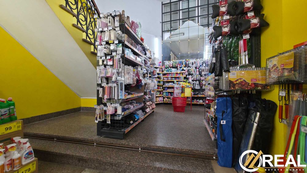 Продаж унікального торгового приміщення в центрі Луцька(вул.Л.Українки 32)