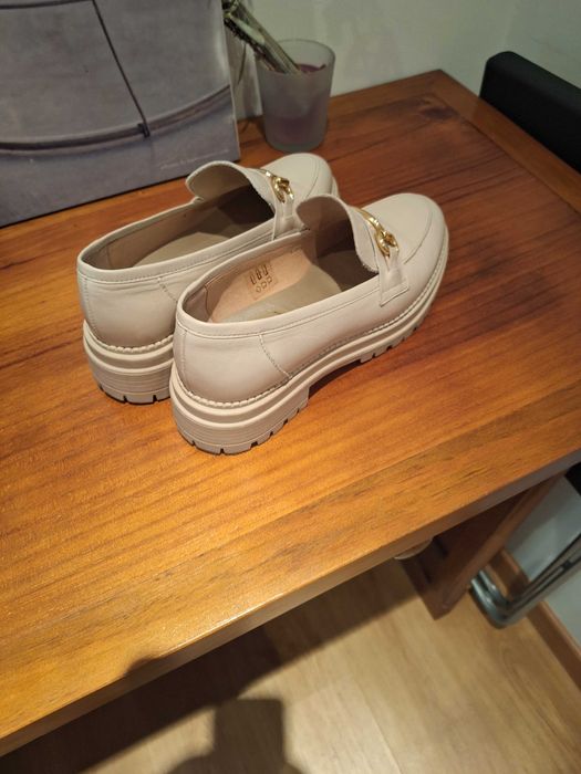 Sapatos em pele tamanho 37 Seaside