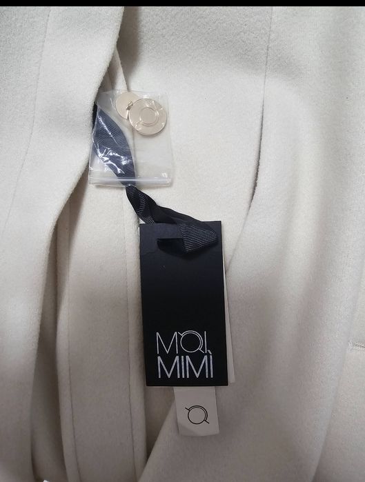 MOIMIMI Casacão Capa Bege/Dourado 

Preço: 424,75 €