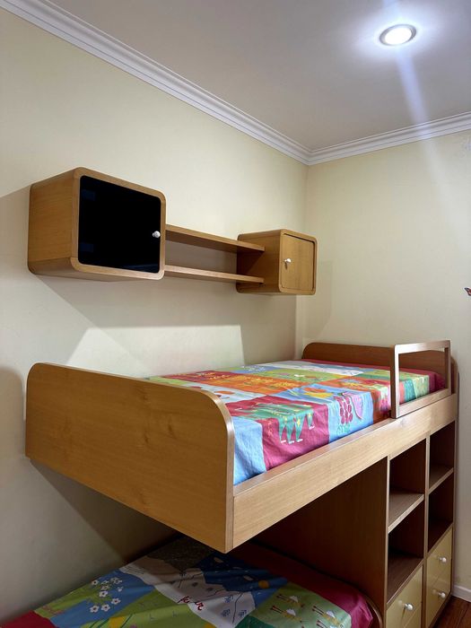 Quarto completo com 2 colchões e estrados – pronto a usar