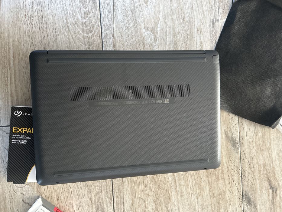 Laptop-HP 25G8 Ath3150U