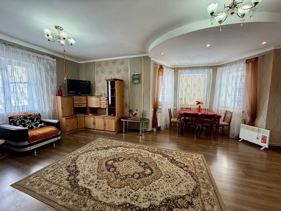 Продам будинок з ремонтом в с.Гостролучча!165кв.м,47 соток,газ, 4 кімн