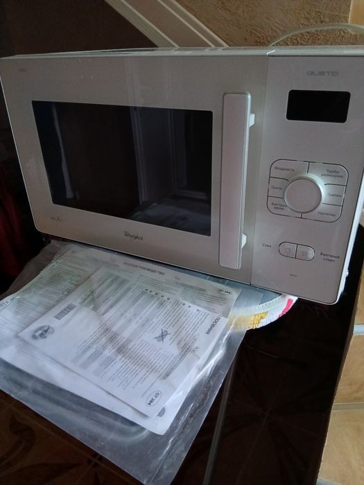 Продам микроволновую печь Whirlpool  GT 284.