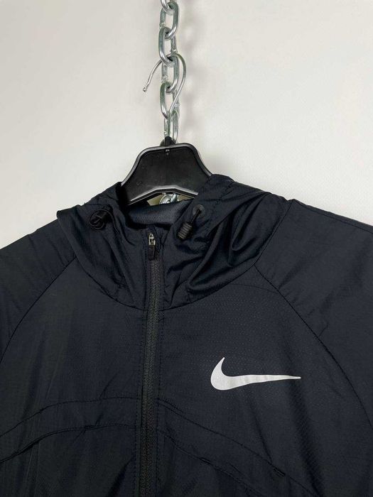 Легка жіноча спортивна вітровка , куртка nike shield