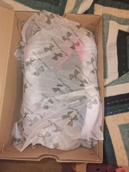 Продаються жіночі кросівки