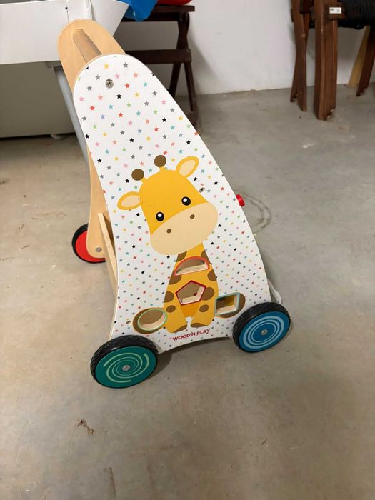 andarilho montessori bébé criança