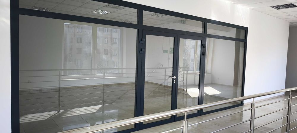 Atrakcyjny lokal 35 m² z przeszkleniami – centrum Połańca | beauty, gabinet, biuro