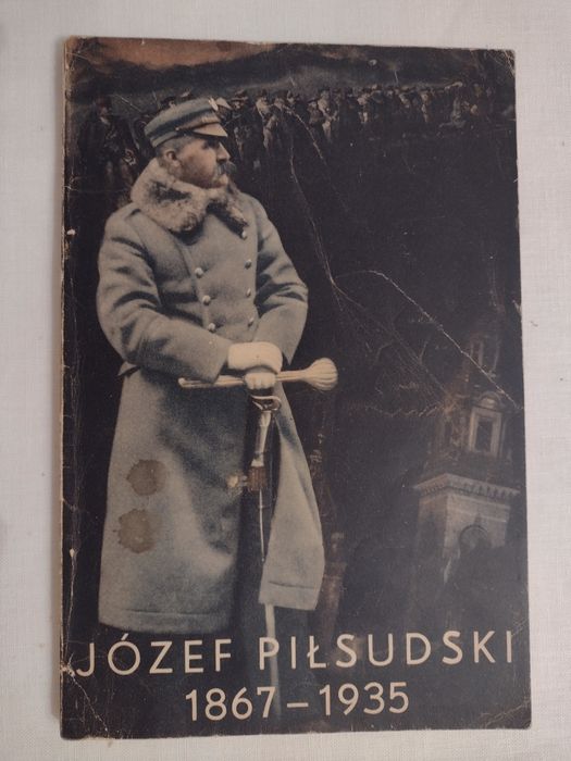 Józef Piłsudski + pierwsza strona czasopisma