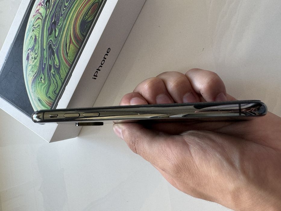 Продам iPhone XS 64