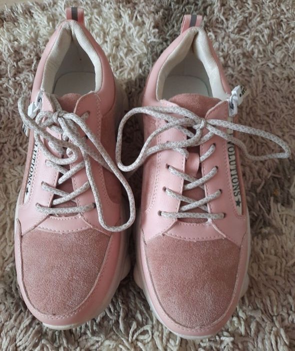 Кросовки на дівчинку-жінку розмір 38