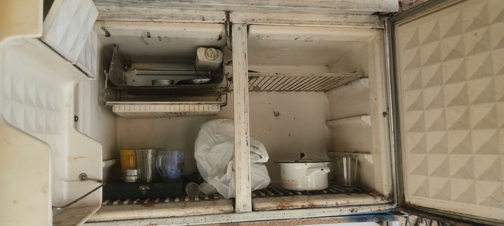Продам старий холодильник Ліга