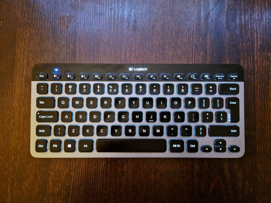 Logitech K810 - klawiatura Bluetooth w idealnym stanie.