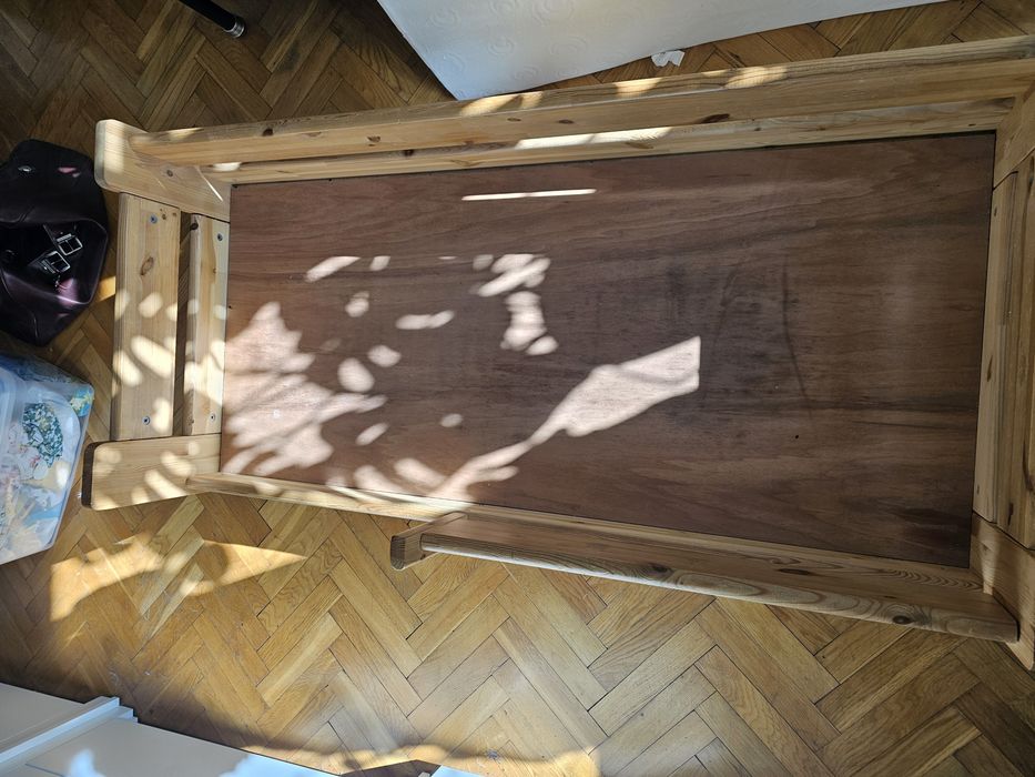 Łóżko dziecięce 140×60 lite drewno.