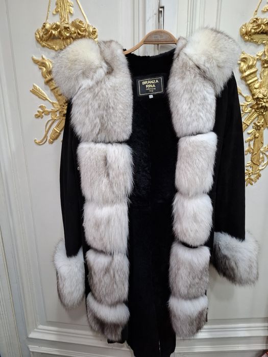 Продам замшевую дублёнку с песцом