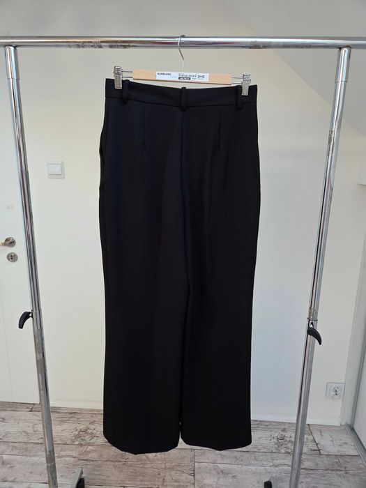 Czarne proste szerokie spodnie w kantkę eleganckie