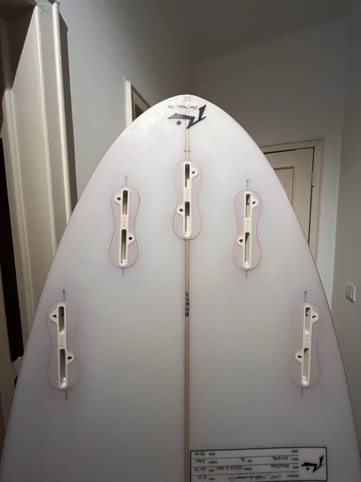 Prancha Rusty  6’0 35L - foi 5 vezes à agua