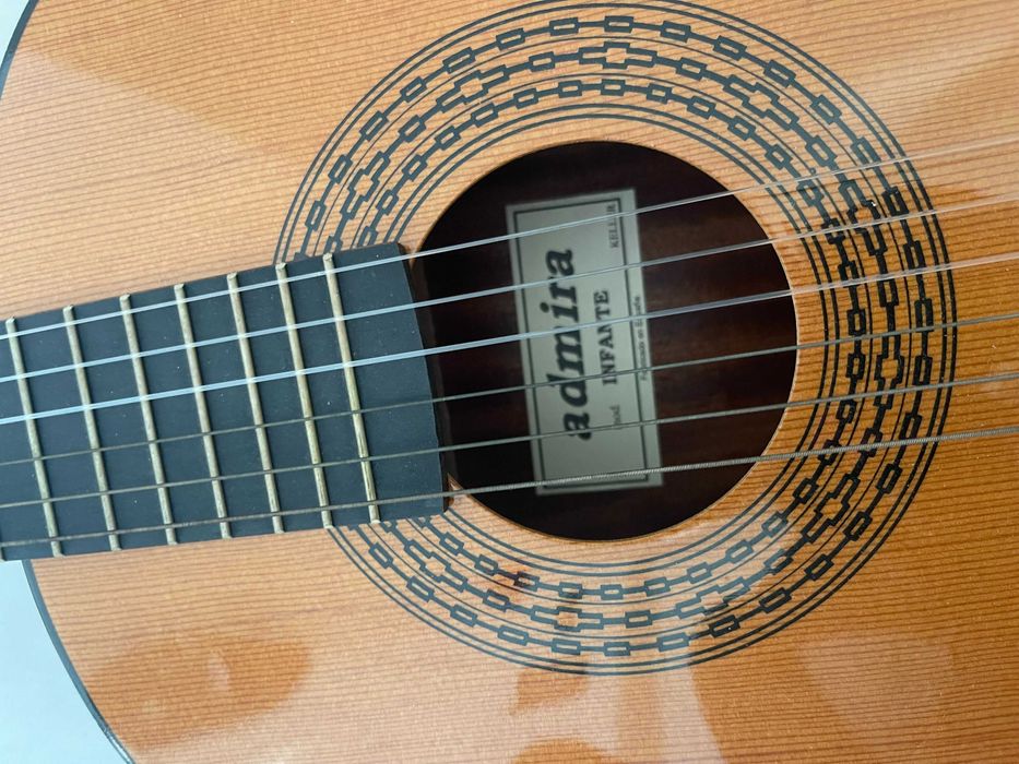Guitarra Clássica Admira  1/2 (criança)